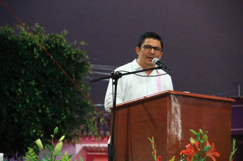 Alcalde de Chiapas ¡hace de las suyas!, descuenta mil pesos si no le dan ‘like’