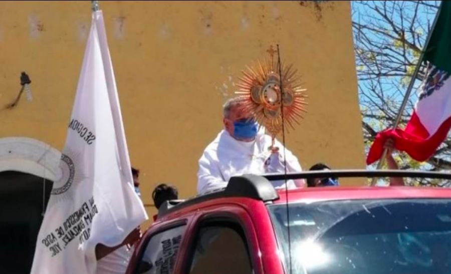Sacerdote de Yucatán realiza acto de fe contra el coronavirus