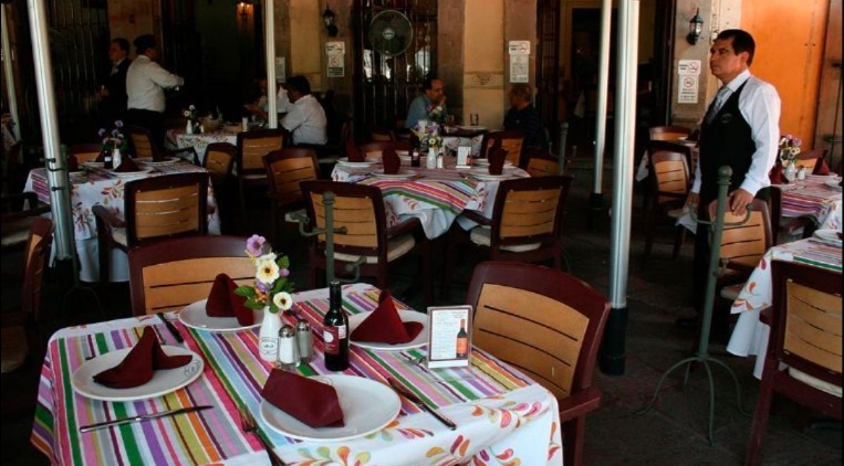 Gobierno clausura en Puebla restaurantes por incumplir medidas contra Covid-19