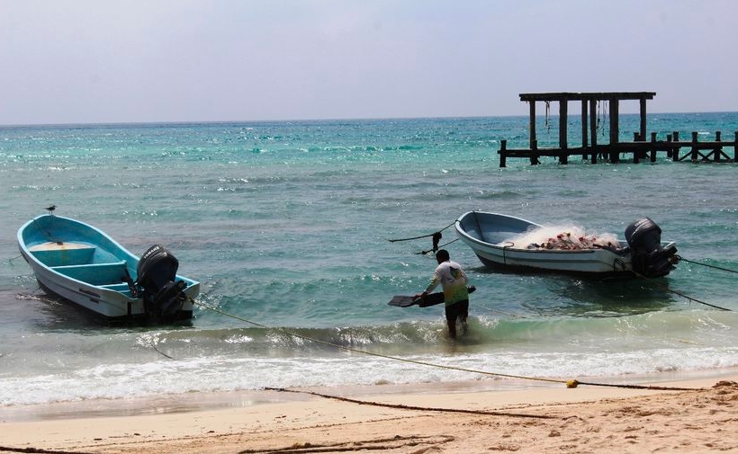 Deja huracán cuatro embarcaciones hundidas en Playa del Carmen