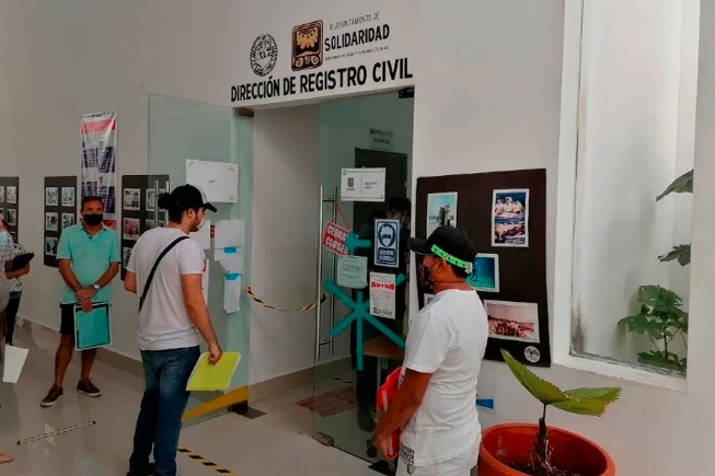 Apoya Registro Civil de Playa del Carmen a veracruzana a tramitar su acta de nacimiento luego de 35 años