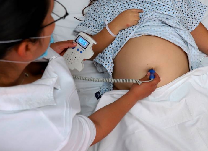 Mujeres embarazadas ponen en peligro a su bebé al contraer la Covid-19