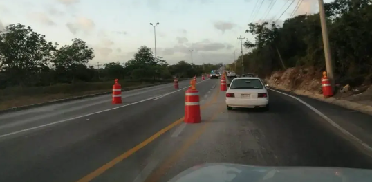 Precaución: Cierran tramo carretero en el sentido Playa del Carmen-Puerto Morelos