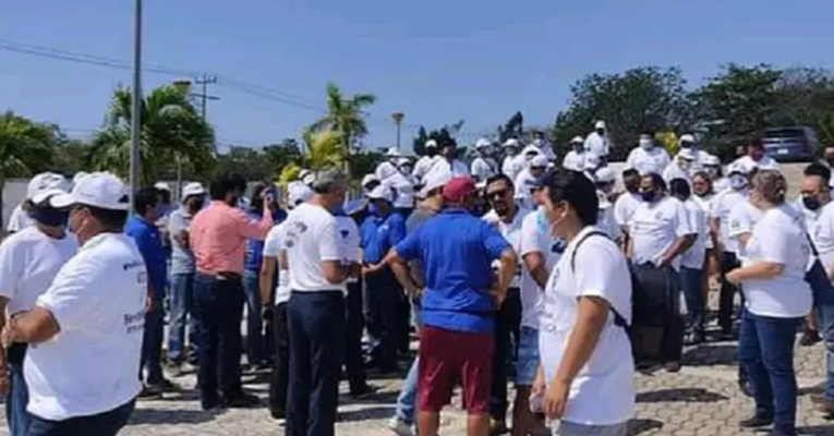 Protestan taxistas de Playa del Carmen por elección amañada en su sindicato