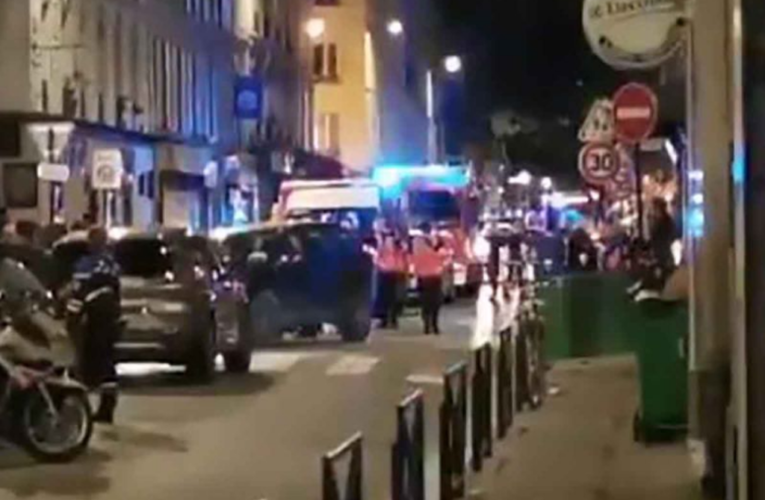 Auto fuera de control atropella a varias personas en París; hay varios heridos