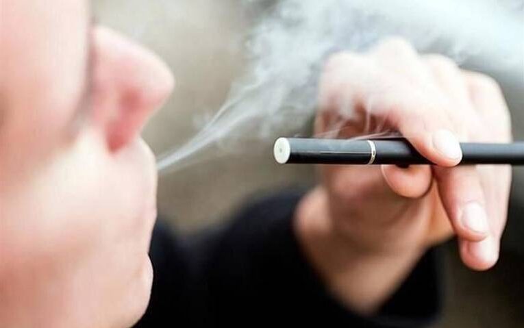 ¿Prohibir o regular cigarros electrónicos y “vapers” en México? Decisión importante de salud pública