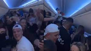 Los “influencers” que hicieron una fiesta en un avión a Cancún y ahora enfrentan una investigación en Canadá