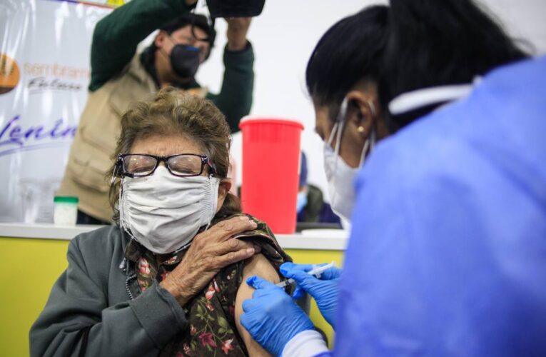 Ecuador declara obligatoria la vacunación contra la covid-19