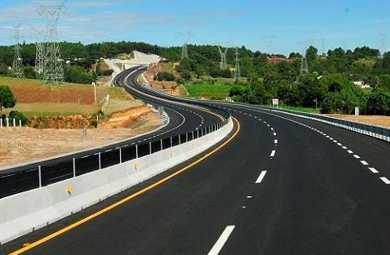 Estados  Pacta SICT con Quintana Roo construcción de tres obras carreteras en el estado