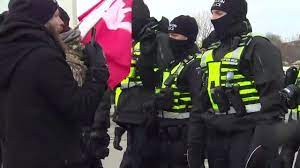 La policía de Canadá reabre el puente con EE UU bloqueado por las protestas contra el pasaporte covid