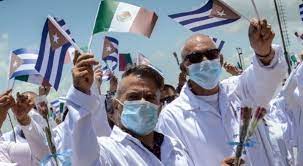 México duplica cifra de médicos cubanos contratados