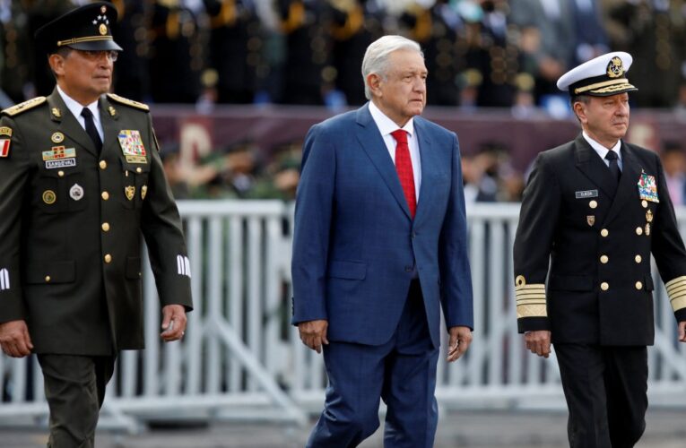 AMLO divide a la oposición de México con plan para impulsar poder de los militares