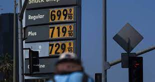 Gasolina en EU ‘respira’, pero en México sufre ‘subidón’