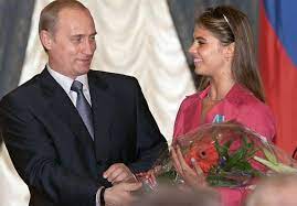 Quién es Alina Kabaeva, la supuesta “novia de Putin” que Reino Unido sancionó por la guerra en Ucrania