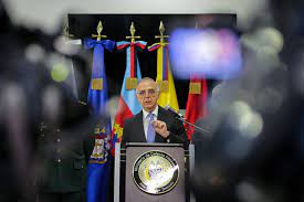 El ministro de Defensa Iván Velásquez reveló cuáles son los contratos que tienen los miembros de su familia con el Estado: “Ahora que ya empezaron a buscar”