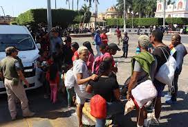 Inmigrantes denuncian engaños de autoridades migratorias en el sur de México