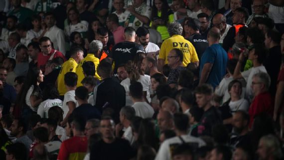 Elche vs. Real Madrid: El partido estuvo detenido tres minutos para atender a aficionada en la grada