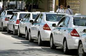 Taxistas de Cancún congelan tarifa y los de Playa del Carmen la suben