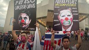 Afición de Chivas protestó contra el equipo en la Ciudad de México