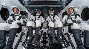 Los 4 civiles que visitaron la Estación Espacial Internacional, están varados en ella