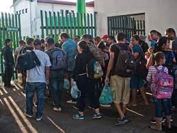 Miles de migrantes venezolanos se quedan atascados en México
