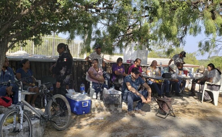 México: Retraso en rescate de mineros desespera a familiares