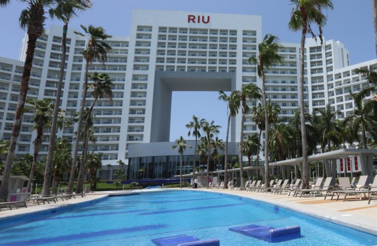 RIU celebra 25 años en México con nuevos hoteles y más inversión social