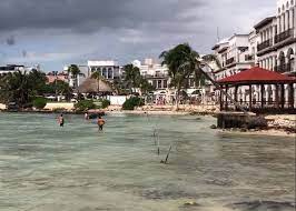 Colocan escollera sin permisos ambientales en Playa del Carmen