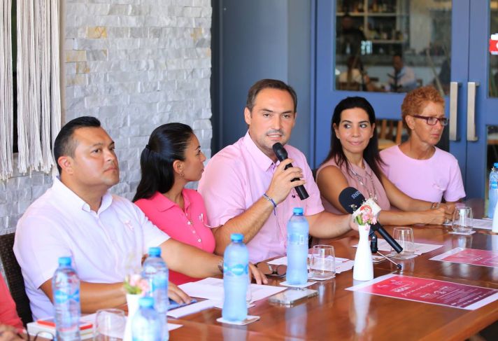 Invitan a rodada y nado rosa en Playa del Carmen para recaudar fondos