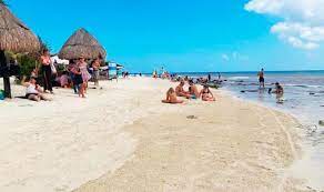 Disfrutan en Playa del Carmen de arenales cuidados