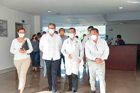 Para conocer la situación real que enfrentan, nuevo secretario de Salud recorre hospitales de Chetumal y Playa del Carmen
