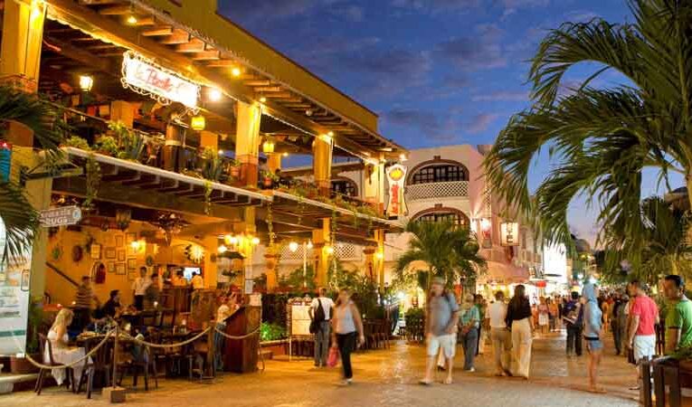 Playa del Carmen: harta a turistas el ruido ensordecedor de discotecas