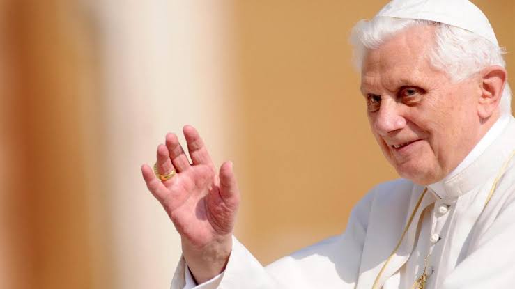 Fallece Benedicto XVI