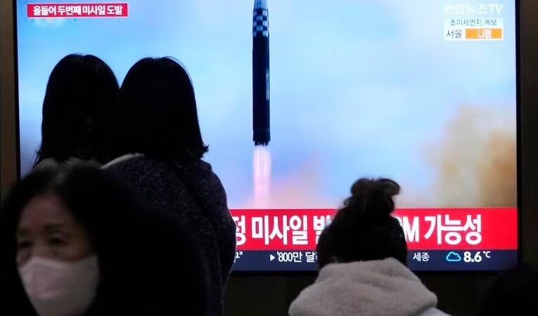 Corea del Norte lanza misil de largo alcance