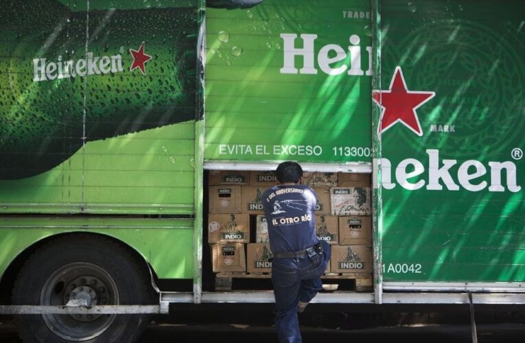 FAMSA recibirá 3 mil 200 millones por venta de acciones de Heineken
