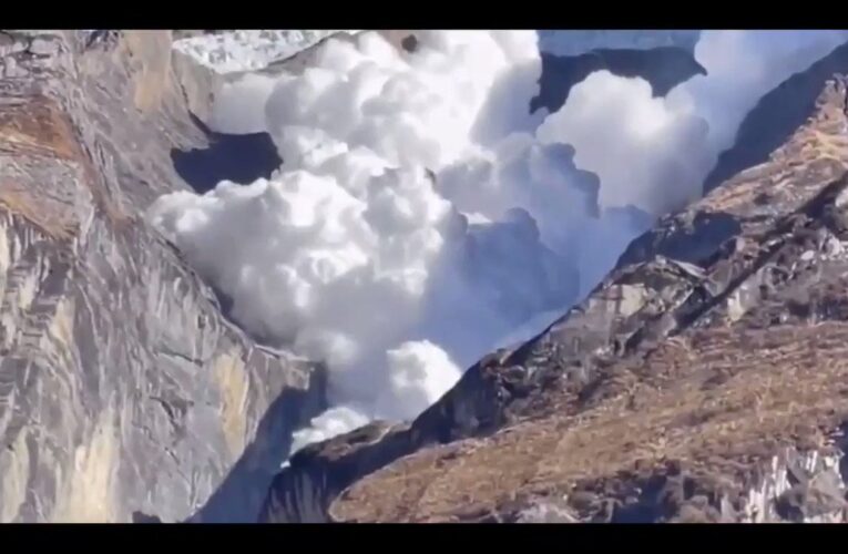 Reportan avalancha de nubes en Nepal