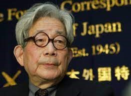 Fallece Kenzaburo Oe, escritor japonés y Premio Nobel de Literatura