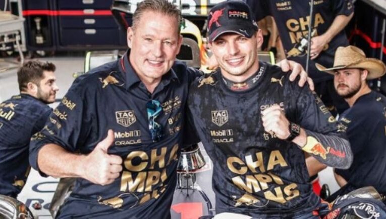 Padre de Max Verstappen lo abandona en gasolinera, tras perder carrera
