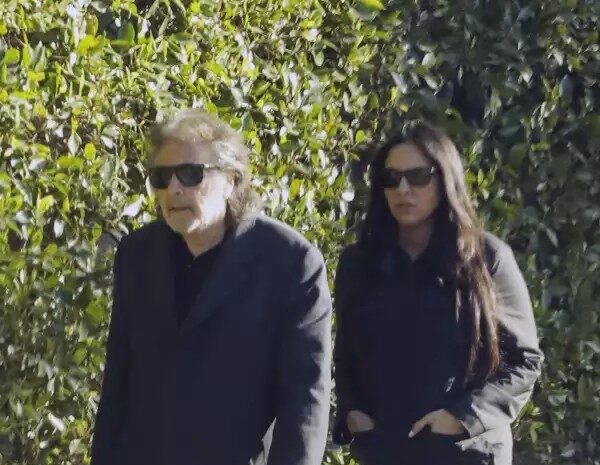 ¡Escandaloso! Al Pacino sospecha de su novia y exige una prueba de paternidad.