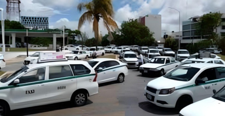 Playa del Carmen: taxistas rodean a turista y le pegan frente a su hijo