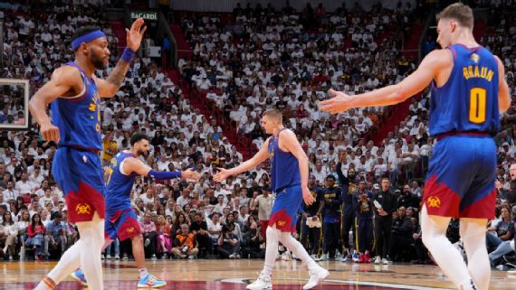 Los Nuggets aplastan a los Heat y toman ventaja 2-1 en las finales de la NBA