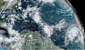 México prevé un doble golpe del huracán Norma en el norte del país