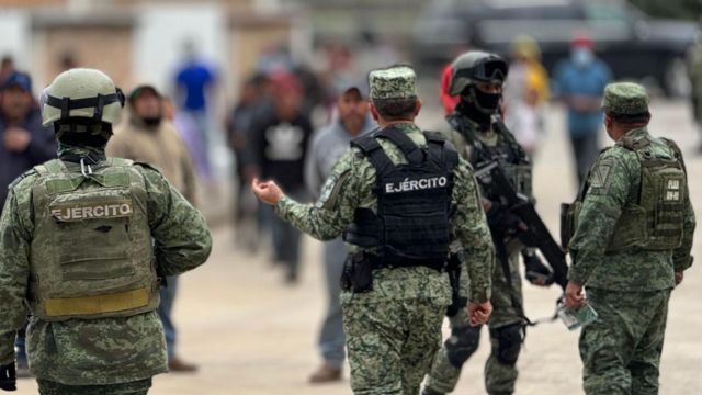 Los campesinos que se enfrentaron y mataron a 10 narcos en México que los extorsionaban (y el temor a una venganza del cartel)