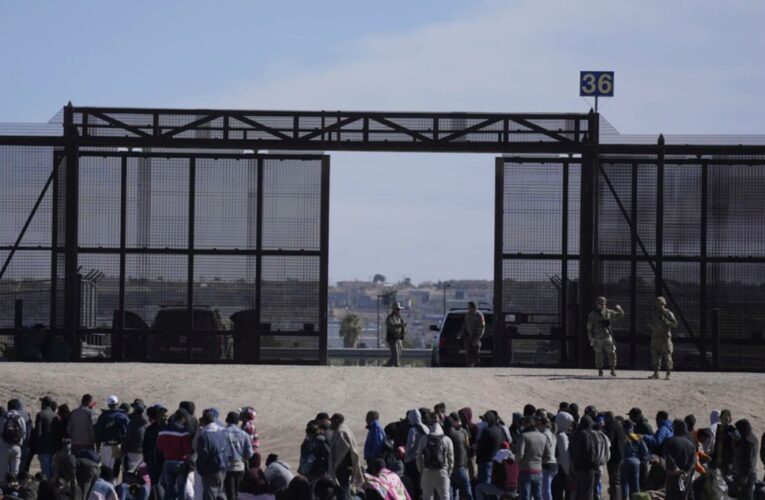El nuevo muro de EE UU obliga al Gobierno de Biden a dar explicaciones en México: “No teníamos opción”