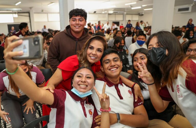 Invierte Quintana Roo $36 millones para becas educativas