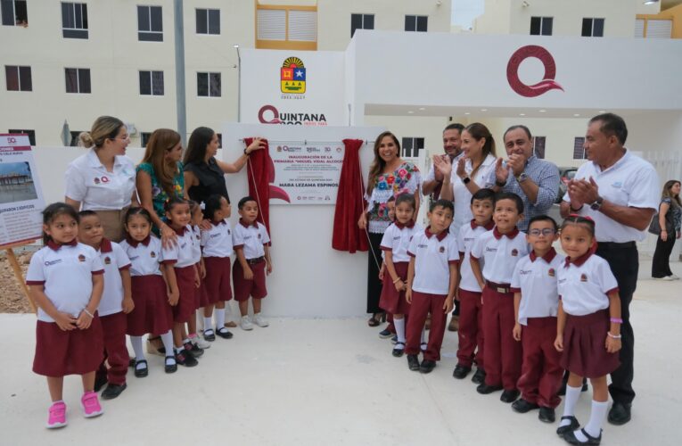 Entrega Mara Lezama escuela de nueva creación en el fraccionamiento Cielo Nuevo en Cancún