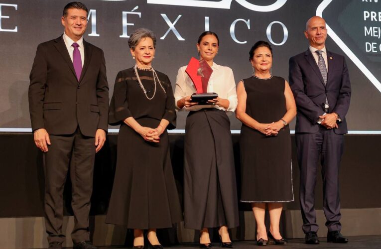 Ana Paty Peralta Recibe premio nacional por programa para regularizar y llevar servicios a colonias