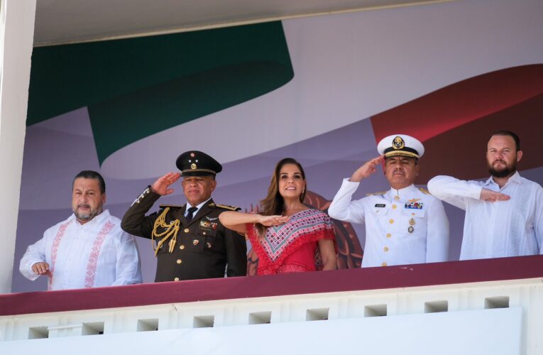 Con el pueblo, desde las gradas, conmemora Mara Lezama la Independencia con desfile cívico militar del 16 de Septiembre