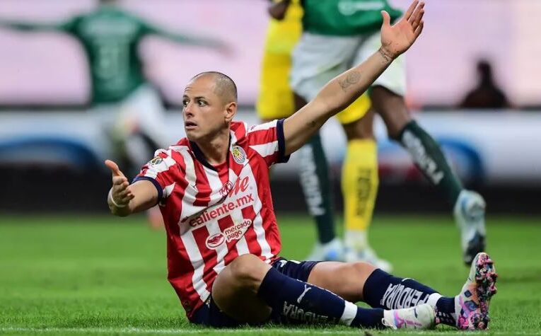 Se vuelve a lesionar ‘Chicharito’ y no viaja con Chivas para partido ante Cruz Azul