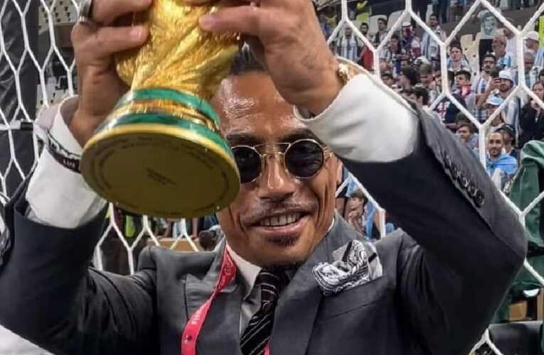 Salt Bae, el famoso chef, arrepentido por tocar la Copa del Mundo: “No me sabía las reglas”